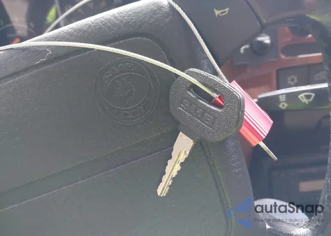 1993 Saab 900 Commemorative из США, поврежденный, VIN YS3AL35T6P2017411